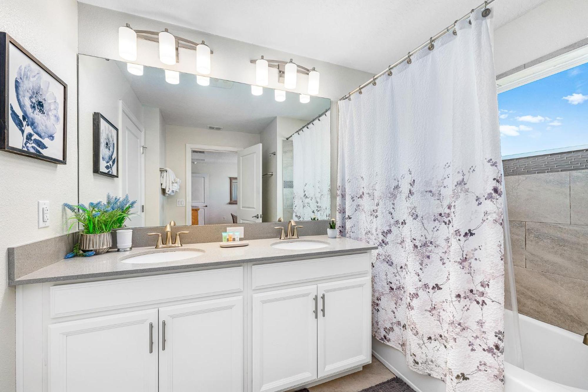 Happy House Cheerful 4-b Townhome Championsgate